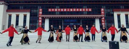 20载苦干,高原车站迎来复兴号2