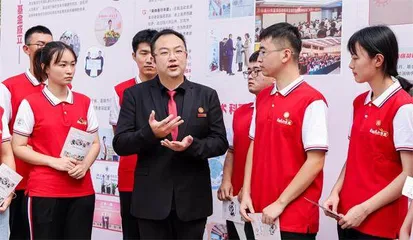 徐鹏:助中医药打开世界朋友圈1