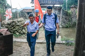 小背包,大民生 小背包,大服务3