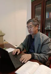 李伟:努力让学生做课堂的主人1