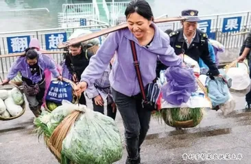 长江上的“背篓专线”2