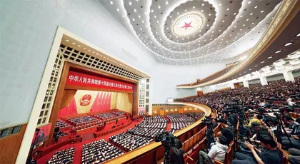 当记者问DeepSeek“为什么要关注全国两会”……