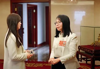 当记者问DeepSeek“为什么要关注全国两会”……4