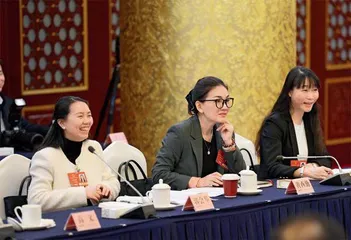 当记者问DeepSeek“为什么要关注全国两会”……5