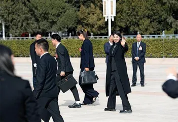 当记者问DeepSeek“为什么要关注全国两会”……6