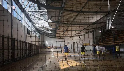 解决问题的建筑:马拉维拉斯学校体育馆9