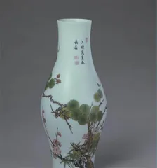 珍若拱璧的珊瑚红地珐琅彩花鸟纹瓶3