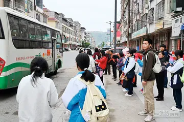 一辆农村公交车起火之后2