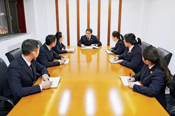 长城两侧的4根方铁杆终于被移除10