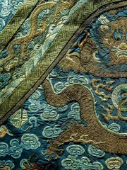 衣上春秋——中国传统服饰中的纹样史诗