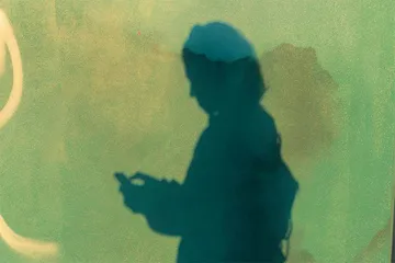 一边生娃，一边接单发假药