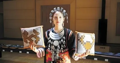 海南黎锦闪耀巴黎时装周1