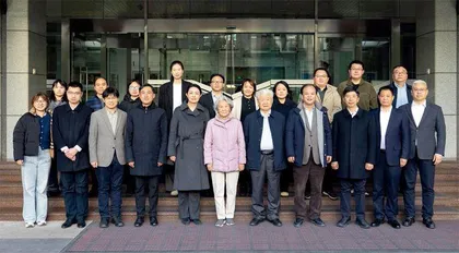 为青少年服务是为国家未来服务