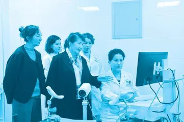 玛依努尔·尼牙孜:照亮生命的皎皎明月2