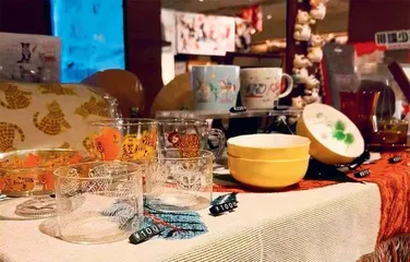当流量漫过书架，书店的文化灯塔还能亮多久？1