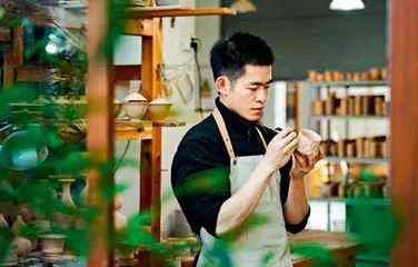 叶晨曦,青瓷匠人“淬火成冰”1