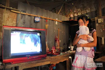 看见精神障碍患者子女：拦住那个“快落水”的孩子1