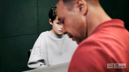 黏在社交媒体里的青少年3