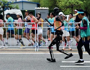 人形机器人，拉出来跑跑
