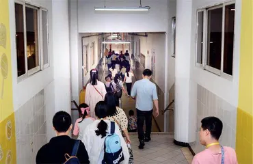 年轻人为何爱上逛工厂？