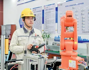 全国劳动模范、中车唐山机车车辆有限公司加工中心操作工李子禹：在中国高铁发展大潮中绽放青春