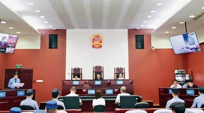为顺利出国,她包装成公司“精英”2