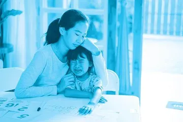 父母处理孩子情绪的方式，决定了他长大后的性格
