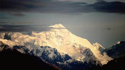 跨越天山，“一箱油”变“一脚油”