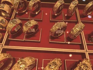 “日抛”龙凤镯,缓解了年轻人的金价焦虑2