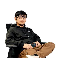 祝铭明，戴智能眼镜“打怪升级”