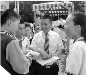 奋辑前沿的“追光人” 