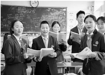 奋辑前沿的“追光人” 1
