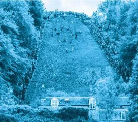 Cooper’s Hill Cheese-Rolling Competition库珀山追逐奶酪节