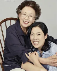 努力表演与认真书写的她们