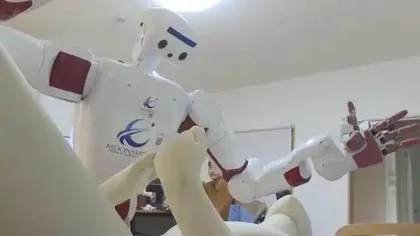 日本研发人工智能机器人照护老人