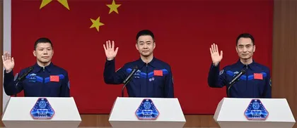 逐梦苍穹启新程记神舟二十号航天员乘组
