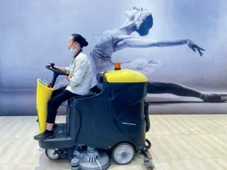 我的母亲做保洁2