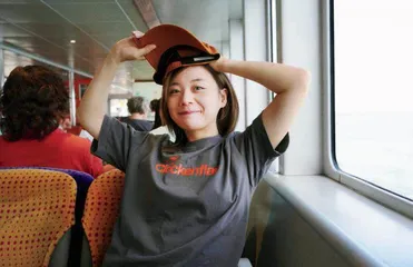 专访免子队长油百万:社恐女孩在脱口秀看见自己2