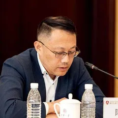 坚持金融服务实体经济