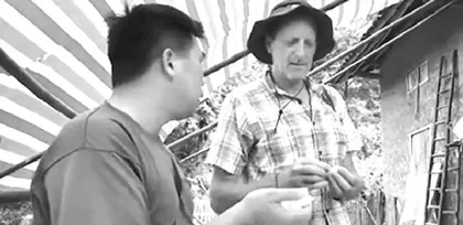 A“living Lei Feng”from Luxembourg来自卢森堡的“活雷锋”