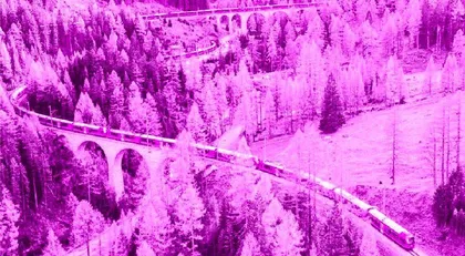 The world’s longest passenger train世界最长客运列车亮相