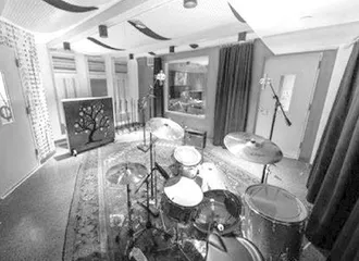 Music belongs to everyone at The Record Co.在这里，音乐属于每一个人