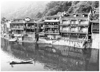 Stilted houses in harmony with nature与自然和谐相处的吊脚楼