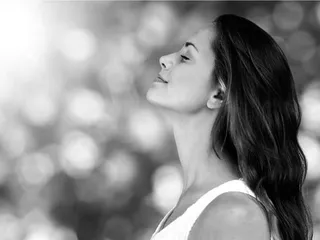 Deep breathing helps the lungs 深呼吸有利于肺部健康