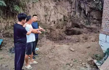 9人团伙盯上归南汉墓