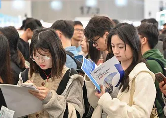 跨越国际秩序变动可能导致的四个“陷阱”