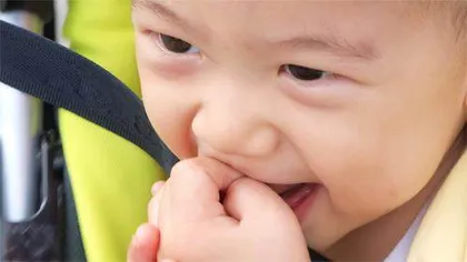 孩子经常“吃手”怎么办