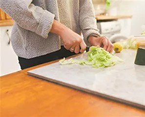 多功能菜板：自动杀菌还“扛造”