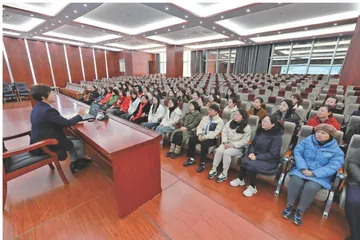 坚守初心怀大我2