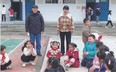 夫妻同校三十载 执着坚守铸师魂 1